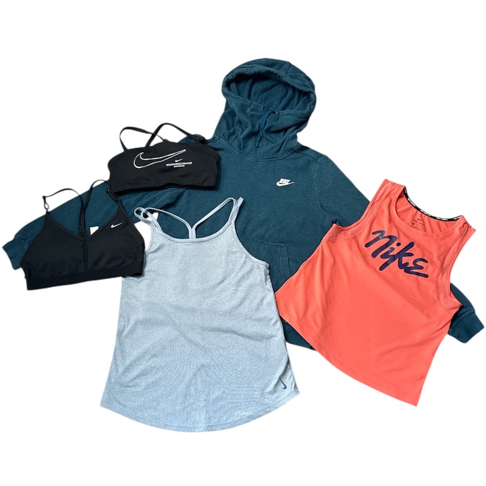 Small woman’s nike bundle